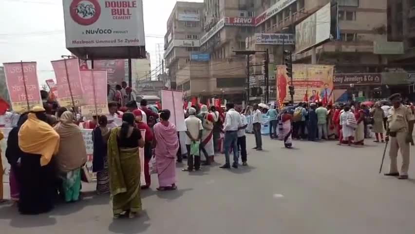पटना ग्रामीण: डाकबंगला पर विभिन्न मांगों को लेकर बिहार राज्य विद्यालय रसोइया संघ ने किया प्रदर्शन
#dakbangla #rasoiyasangh