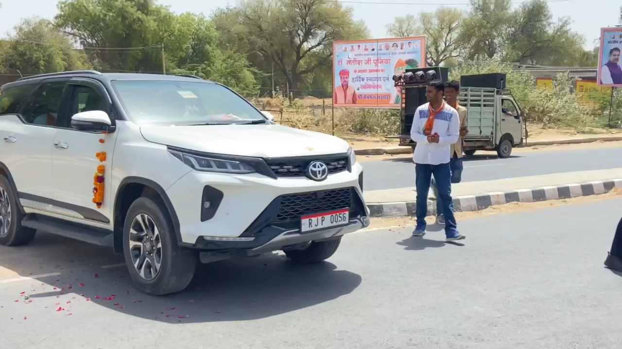 भाजपा प्रदेशाध्यक्ष ‘’सतीशजी पूनियां’’पहुँचे सायला 
बालिकाओं ने तिलक लगाकर व
कार्यकर्ताओं ने फूल व हार पहनाकर किया भव्य स्वागत कार्यक्रम में कार्यकर्ताओं को किया संबोधित । #satishpoonia