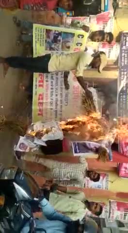 पुतला दहन #बिहार_पंचायत_चुनाव में बायोमेट्रिक कार्य करने वाले कर्मियों के 5माह बीत जाने के बाद भी पेमेंट का भुगतान नही
