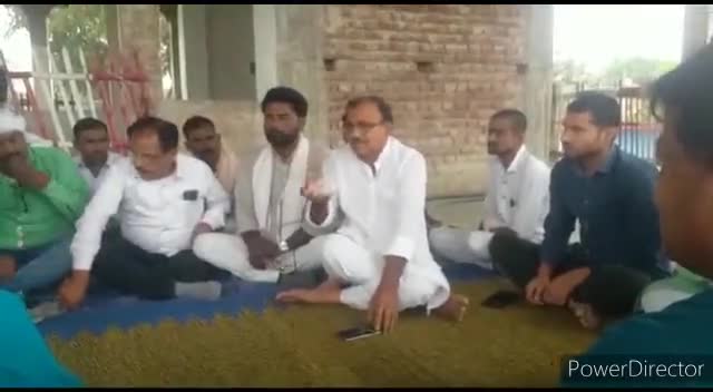 मधेपुरा: साहुगढ़ -1 और साहुगढ़ -2 के मुखिया सहित सभी वार्ड सदस्यों के साथ साहुगढ़ दुर्गा मंदिर में राजद जिलाध्यक्ष ने की बैठक