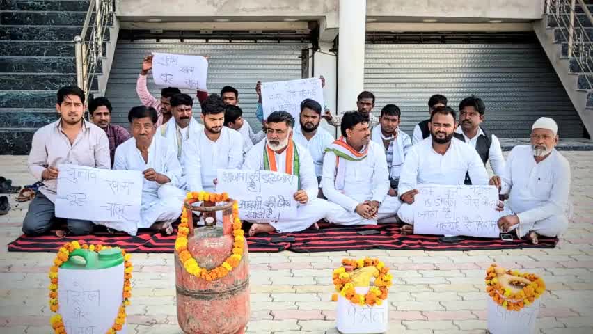 भाजपा निर्मित महंगाई के खिलाफ कांग्रेसजनों का हल्लाबोल। 

हिन्दुस्तान की जनता ने ठाना है, #MehangaiMuktBharat बनाना है।