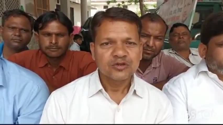 संभल: कांग्रेस कमेटी के नगर अध्यक्ष तोकीर ने लगाया सरकार पर आरोप, कहा:  भाजपा प्रलोभन देकर जनता को लुट रही है #पेट्रोल_डीजल