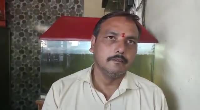 औरैया: 9 दिनों में आठवीं बार बढ़े पेट्रोल-डीजल के दाम पर प्रतिक्रिया देते भाजपा नेता बृजेश बंधु
#पेट्रोल_डीजल