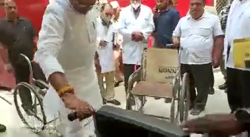 डिप्टी सीएम ब्रजेश पाठक का निजी अस्पताल में दौरा, टूटी व्हील के लिए डॉक्टर्स को सुनाई खरी खोटी।।
#goodmorning
