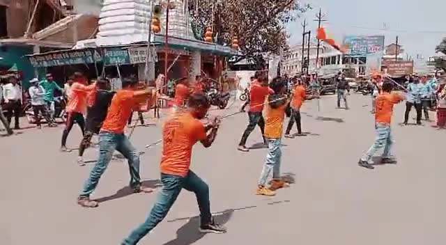 गदायात्रा के दौरान हिंदू वीरों ने दिखाये करतब #हिंसेपपब्लिकएप्प