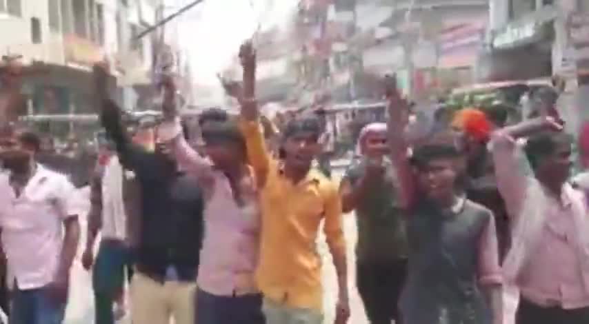 हाजीपुर: हाजीपुर के राजेंद्र चौक पर टोटो चालकों ने पुलिस के खिलाफ किया नारेबाजी । #hajipur  #hajipurvaishali  #vaishalinews