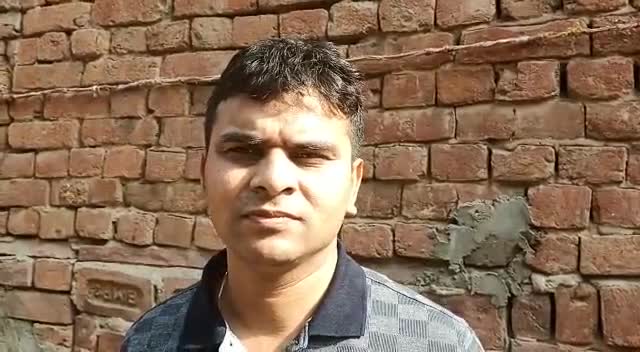#थाना_एत्माद्दौला क्षेत्र में सनकी युवक ने युवती के घर की फायरिंग #spcityagra सहित भारी पुलिस फोर्स मौके पर पहुंचा...