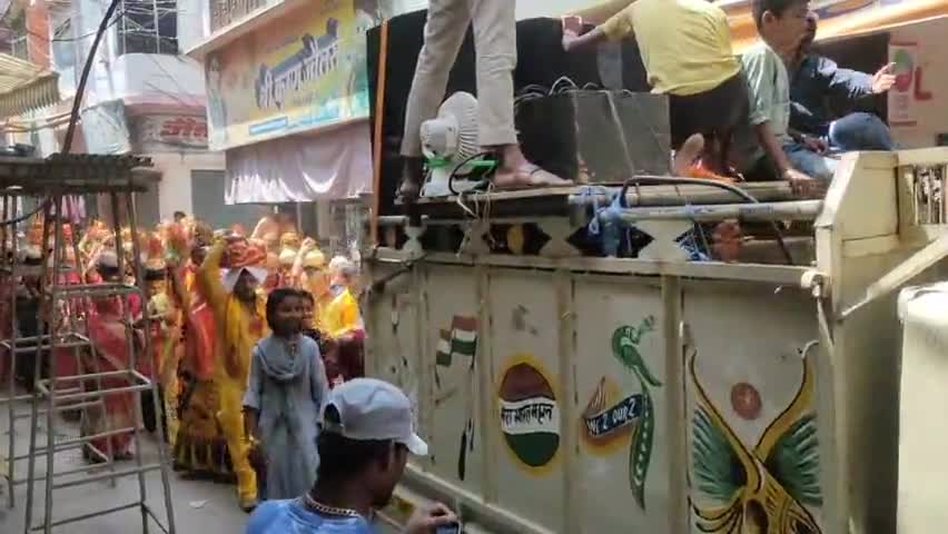 शिकारपुर: पहासू रोड से निकाली गई कलश यात्रा, भजनों पर झूमते हुए महिलाएं सिर पर लेकर चल रही थी कलश #कलश_यात्रा