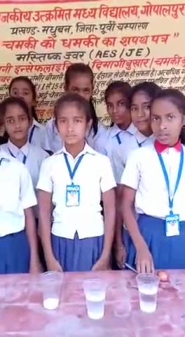 उत्तर प्रदेश के शिक्षक #मधुबन में हुए चर्चित।विशेष अंदाज़ में पढ़ाना-छात्रों को कर रहा उत्साहित।देखें पूरी वीडियो#धनंजय सर