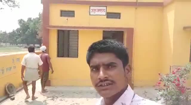 #महंगाई_ऐसी_बढ़ती_है जब #सरकार का सारा पैसा #प्रधान और #ठेकेदार खा लेंगे तो महंगाई बढ़ेगी कैसे न बढ़े #पानी_टंकी_घोटाला