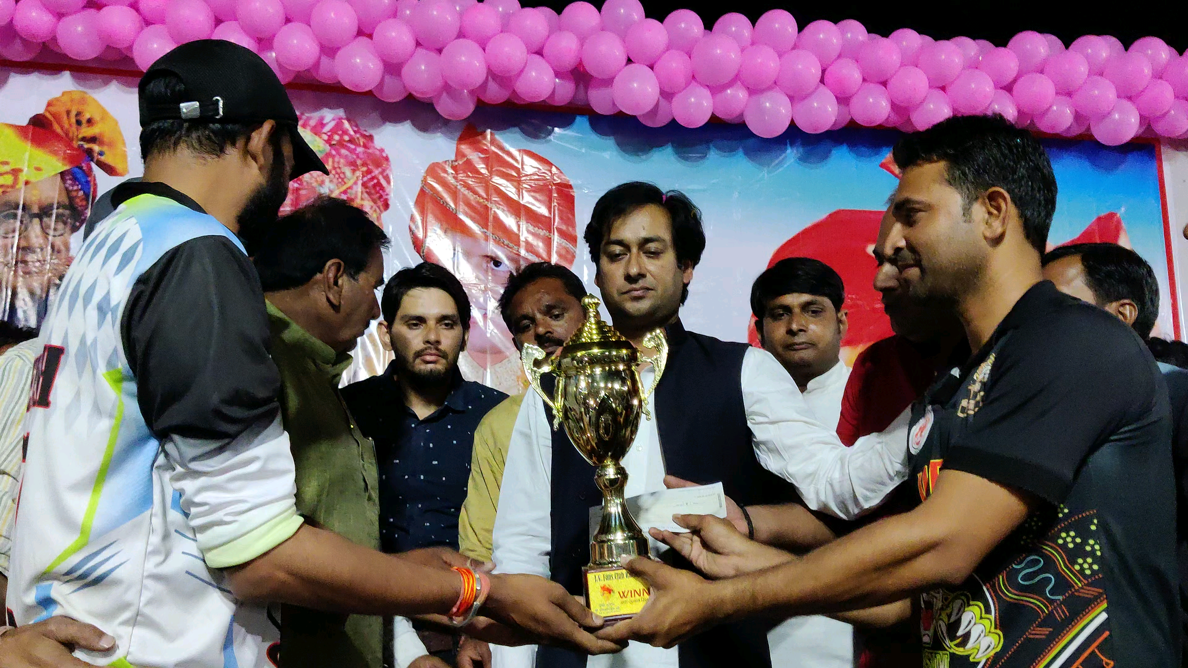 राघोगढ़: कल रात्रि समय #जेबी #फैंस #क्लब द्वारा #आयोजित नाइट क्रिकेट टूर्नामेंट के #समापन पर   .....