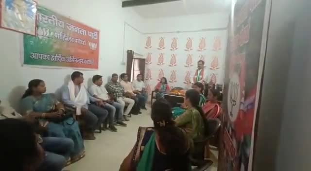 #भारतीय_जनता_पार्टी_महिला_मोर्चा_धौलपुर की बैठक संपन्न आधा दर्जन #मातृशक्ति ने थामा भाजपा का दामन