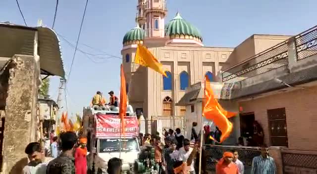 मलसीसर: #झुंझुंनुं जिले का गांगियासर में गुंजा जय श्री राम वन्देमातरम
नव वर्ष कि हार्दिक शुभकामनाए
#झुंझुंनूं #हिन्दु #नववर्ष