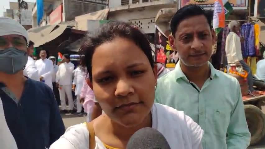 लालगंज: पेट्रोल-डीजल के दाम बढ़ने से आम जनमानस को उठानी पड़ रही परेशानी - प्रियंका रावत, महिला कांग्रेस कमेटी #पेट्रोल_डीजल
