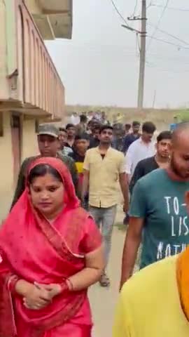 आरा: #आरा के  #मीरगंज मे मेयर प्रत्याशी रूबी तिवारी ने जनसंपर्क कर लोगों से मांगा आशीर्वाद
