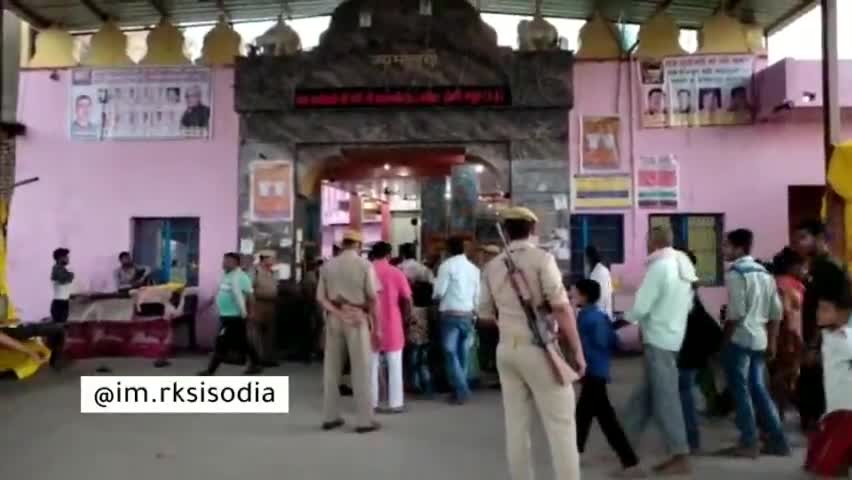 एसएसपी मथुरा ने नरी सेमरी माता के किए दर्शन एवं सुरक्षा व्यवस्थाओं का लिया जायजा
#NariSemriMata #sspmathura