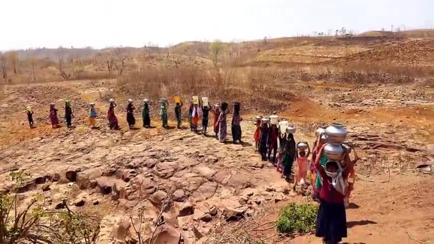 भगवानपुरा: मटमैला पानी पीने को मजबूर जुलवानिया के माल फ़ाल्या के ग्रामीण, 3 किमी दूर पैदल चलकर लाते हैं पानी #भीषण #जलसंकट