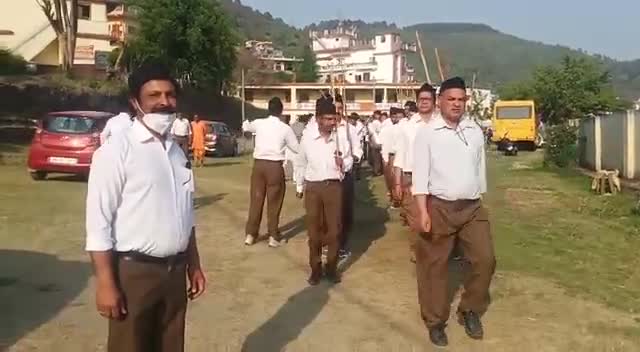लोहाघाट: संघ का कार्य ईश्वरीय कार्य है।

#वर्ष_प्रतिपदा के सुअवसर पर #लोहाघाट के स्वयं सेवक बंधुओं संग संचलन के उल्लासित आनन्दित