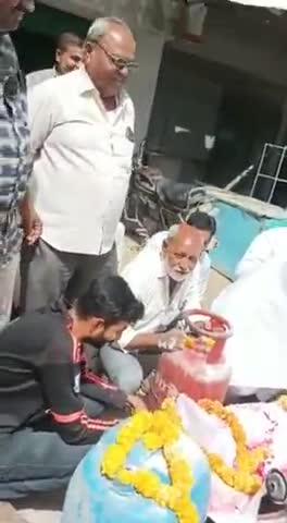 गया टाउन सीडी ब्लॉक: ###गैस डीजल पेट्रोल का दाम बढ़ गया है इसके लिए जनता की प्रतिक्रिया@