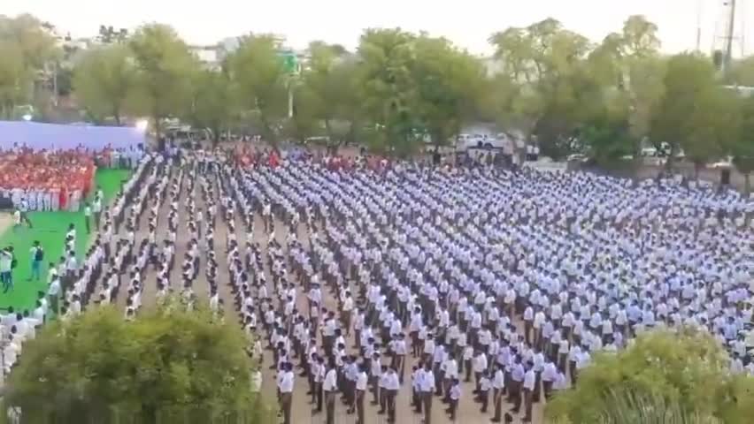 मेड़ता: #मंगलवार को डीडवाना में हजारों स्वयंसेवकों ने द्वि धारी पथ संचलन निकालकर अवाम को आत्मविभोर कर दिया। धुआंधार अभिनंदन किया