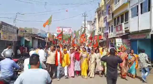 भारतीय जनता पार्टी के #स्थापना #दिवस पर कार्यकर्ताओं के साथ शोभा यात्रा में रहा।