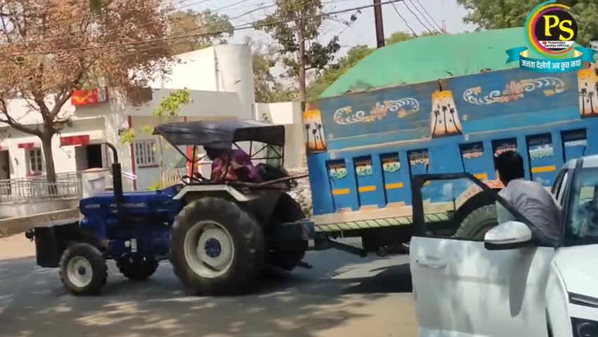 कन्नौद: खनिज विभाग व पुलिस प्रशासन के सामने रेती से भरा ओवरलोड ट्रैक्टर चालक उड़ रहे हैं नियमों कि धज्जियां #kannod