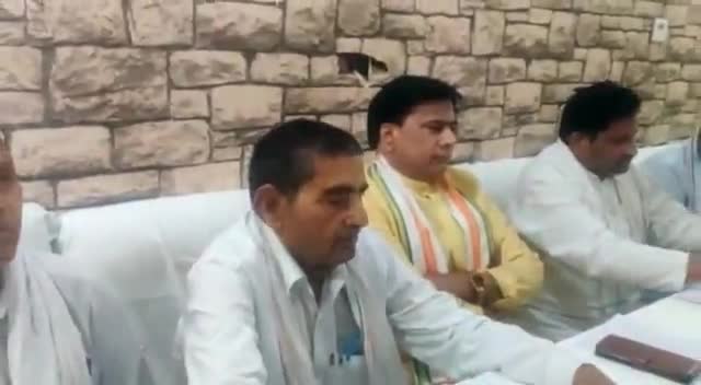 मुरैना : #कानून_व्यवस्था_भंग हो चुकी मिलावट खोर दलाल असामाजिक तत्व मजे कर रहें है : #पूर्व_विधायक