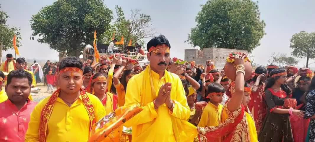 राम भक्तों द्वारा माधोपुरी तालाब से कलश यात्रा कर #पवन पुत्र बजरंगबली @को दुधनी गांव में विस्थापित किया गया# जय श्री राम
