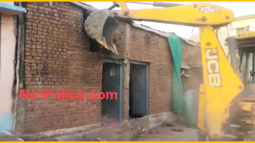 नरसिंहपुर नाबालिग के साथ दुष्कर्म कर हत्या करने वाले के मकान पर चला बुलडोजर
#narsinghpur #bjp #congress #buldozer #rape