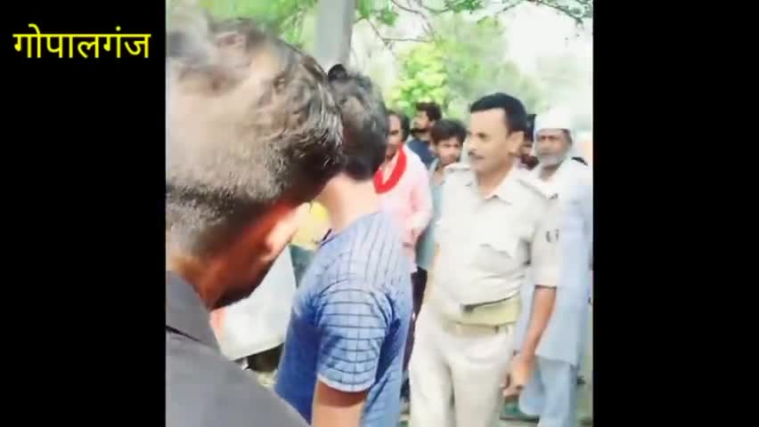 ##अनियंत्रित टेम्पु ने मारी ठोकर##