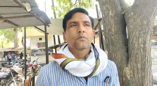 अमेठी: मराठी में दुकानों के नाम लिखने वाले BMC के आदेश को अमेठी निवासी युवक ने बताया गलत, कहा-'ये देश हित में नहीं' #भाषा