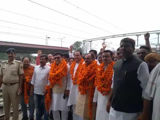 #पटना से #किशनगंज लौटने पर किशनगंज #रेल्वे स्टेशन पर #AIMIM #कार्यकर्ताओं द्वारा जोरदार #स्वागत किया गया।#बाढ़ #कटाओ