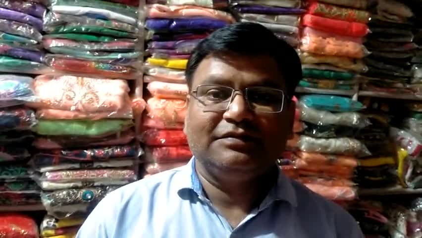 घोरावल: अमित शाह के बयान सभी राज्य के लोगों को अंग्रेजी की जगह हिन्दी बोलनी चाहिए पर प्रतिक्रिया व्यक्त करते लोग #हिन्दी