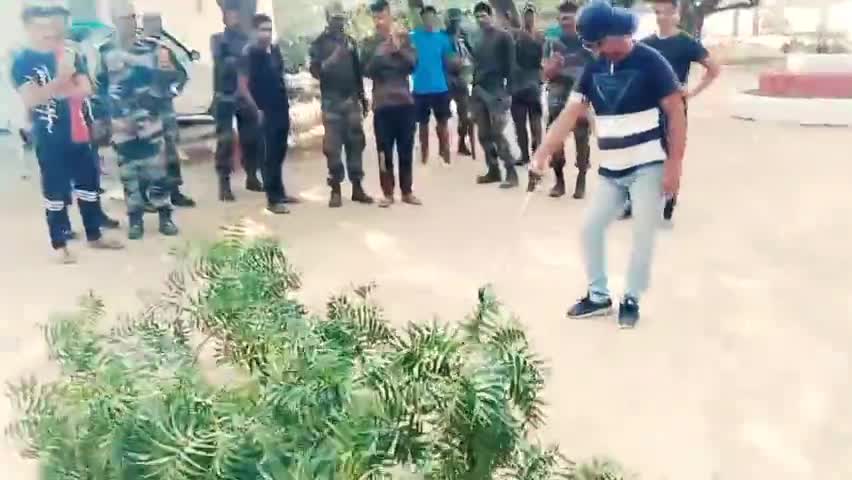 बीकानेर: BSF बीकानेर जयपुर रोड बीएसएफ के अंदर सांप पकड़ने गए  हुई स्नेक बाइट! #spectacle #cobra🐍🐍
