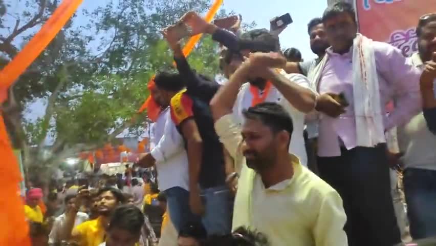 #भगवा_धौलपुर। रामनवमी शोभायात्रा का 
#त्यागी_समाज_धौलपुर ने किया भव्य स्वागत।