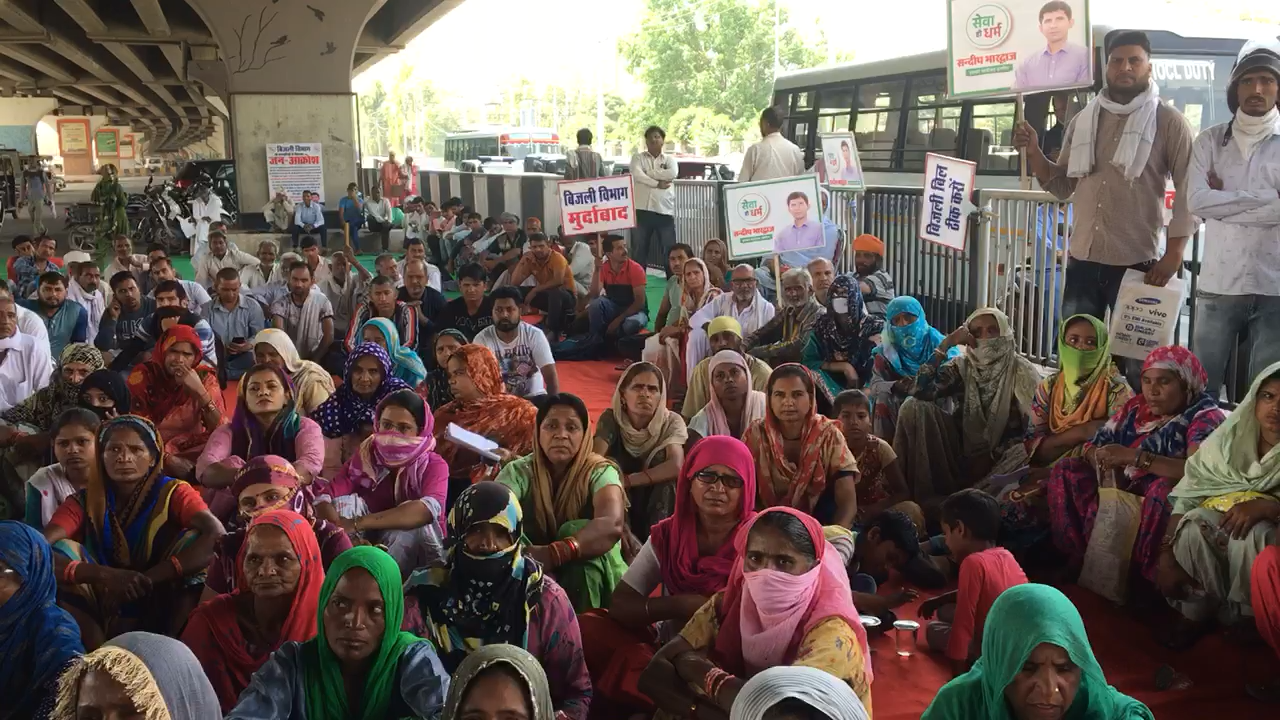 पानीपत: बिजली विभाग के ख़िलाफ़ फूटा लोगों का आक्रोश...
 #bijliboard #panipat