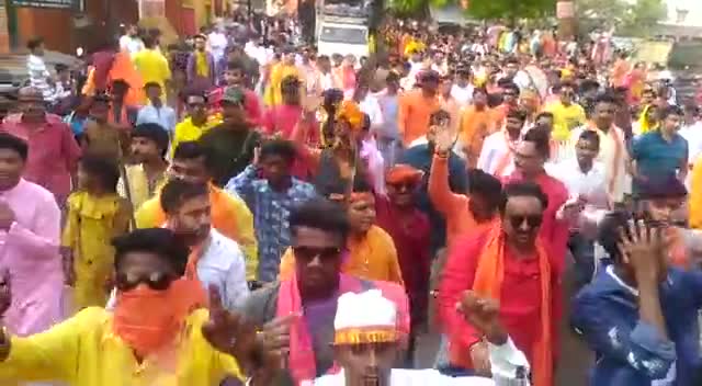 जशपुर रामनवमी के शोभायात्रा में जशपुर विधायक विनय भगत श्रद्धालुओं के साथ खूब झूमे भगवान राम के गानों में..!
#ramnavmi2022