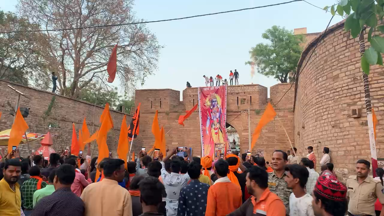 चंदेरी - रामनवमी पर निकला भव्य चल समारोह , भक्तों मे दिखा उत्साह 🙏🏻 #रामनवमी2022