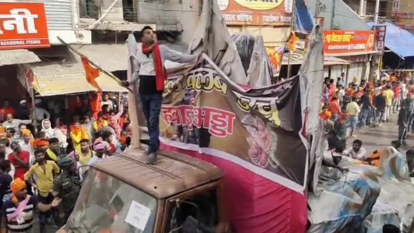 हवाईअड्डा की रामनवमी एकादशी की झांकी शहर के जामा मस्जिद रोड मे प्रवेश करते हुए।
#ramnavmi
#ramnavmi2022
#रामनवमी