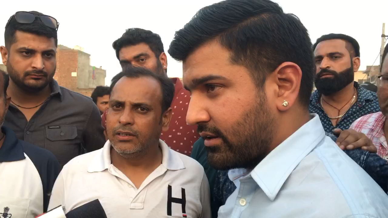 पानीपत: विपुल शाह के नेतृत्व  में यूथ कांग्रेस द्वारा गंदगी के ख़िलाफ़ प्रदर्शन.. 
 #panipat #congressnews