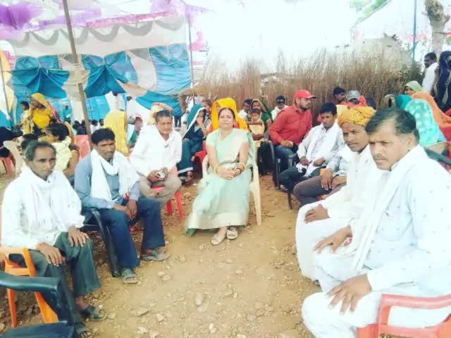 अपने विधानसभा क्षेत्र #बागीदौरा में शादी समारोह में भाग लेकर वर वधू को आशीर्वाद दिया
#कृष्णा_कटारा