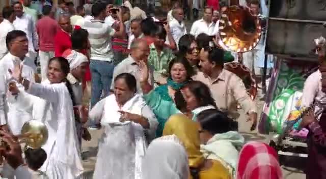 जींद: जींद के रानी तालाब पर बाबा साहेब डा अंबेडकर जी की विशाल मूर्ति स्थापित की गई है आज अंबेडकर जी का जन्मदिवस है।
#jind_news