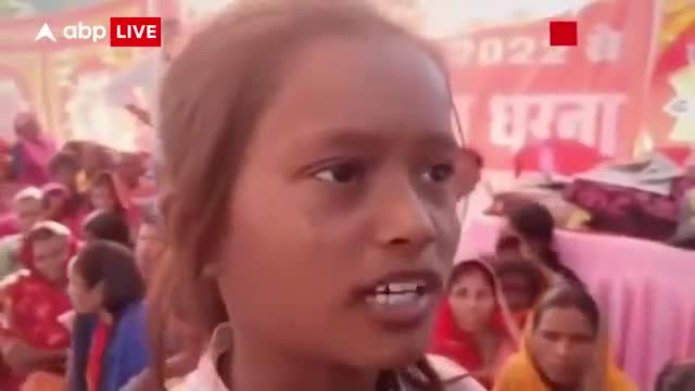 #Angry Jharkhand #girl on Camera
हम क्या सेवक #PM की #बेटी है जो कष्ट नहीं होगा?