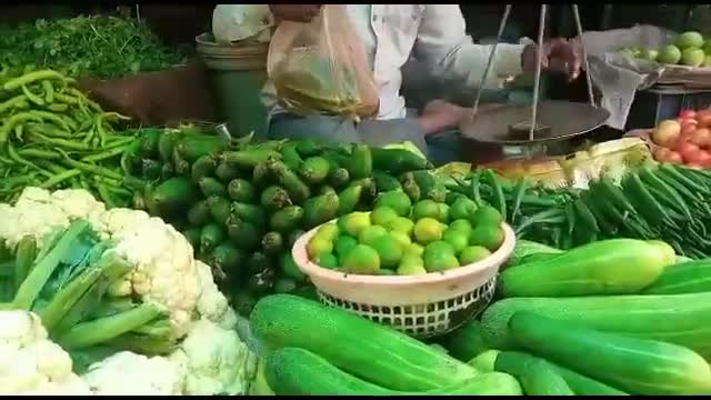 शिवपुरी: नींबू की कीमतों में आए उछाल से जनता परेशान, शख्स ने कहा-गर्मी के कारण बढ़ रहे दाम #नींबू