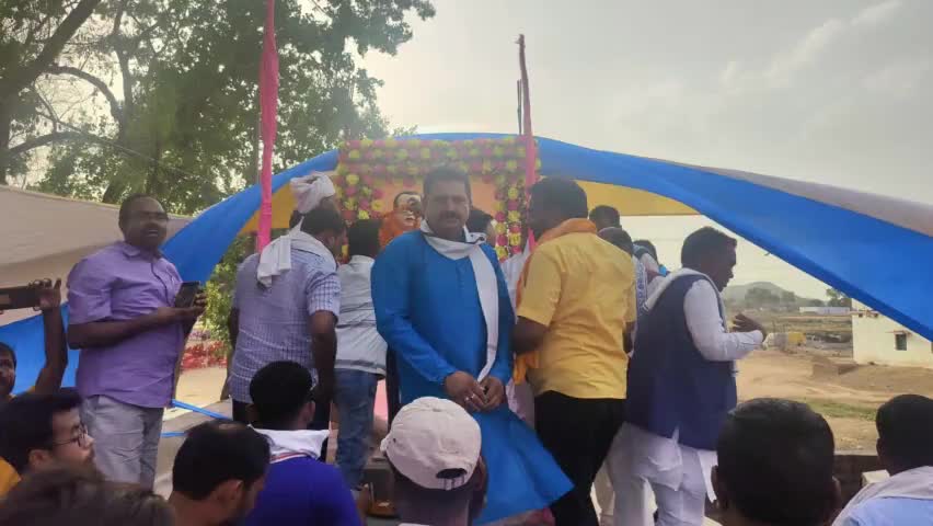 पिपरा प्रखण्ड अन्तर्गत ग्राम बभंडी में परम पूज्य भारत रत्न डॉ. भीम राव अंबेडकर जी के 131वां जयंती के शुभ अवसर पर बाबा साहेब और पूर्व सांसद व मंत्री रामदेनी राम जी के प्रतिमा अनावरण समारोह में शामिल हुआ।
#अंबेडकरजी
#पिपरा