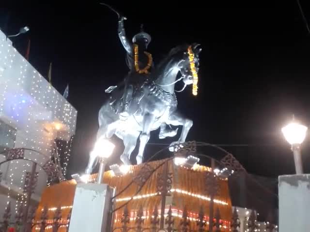 औरंगाबाद: #बाबू वीर कुंवर सिंह को शत -शत नमन
औरंगाबाद में बाबू वीर कुंवर सिंह जी की विशाल मूर्ति का अनावरण #सासंद श्री सुशील कुमार