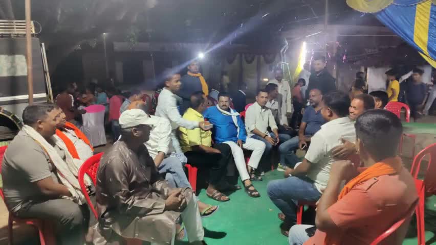 पिपरा प्रखण्ड के ग्राम मधुबाना निवासी व हमारे परम मित्र मथुरा प्रसाद गुप्ता जी के पुत्र संतन गुप्ता जी के तिलक समारोह में शामिल हुआ। 
#पिपरा#हुसैनाबाद#शादीसमारोह 
#yourBabulal #dprakashbjp #bjp4jharkhand