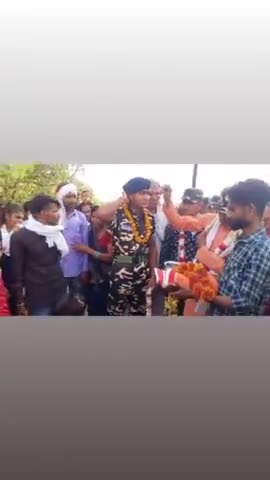 गुना नगर: dharasingh Meena Pathi SSB taring samapt kr gav aane pr Gav wale ke dawara bavay sugat kiya gya
#army_lover #ssb #army