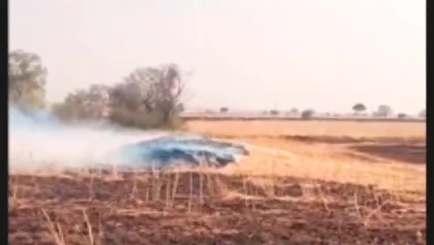 अज्ञात व्यक्ति ने लगाई भूसे में आग,हुआ भारी नुकसान। #Loss #farming #खेतीबाड़ी #भूसेमेंआग #किसान #नुकसान #आगजनी #समस्या