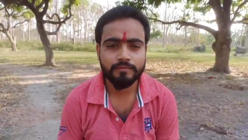 भिनगा: JNU के बाहर भगवा झंडे व पोस्टर लगाए जाने के मसले पर ABVP सदस्य ने कहा - शैक्षणिक स्थानों को धर्म से ना जोड़ा जाए #जेएनयू